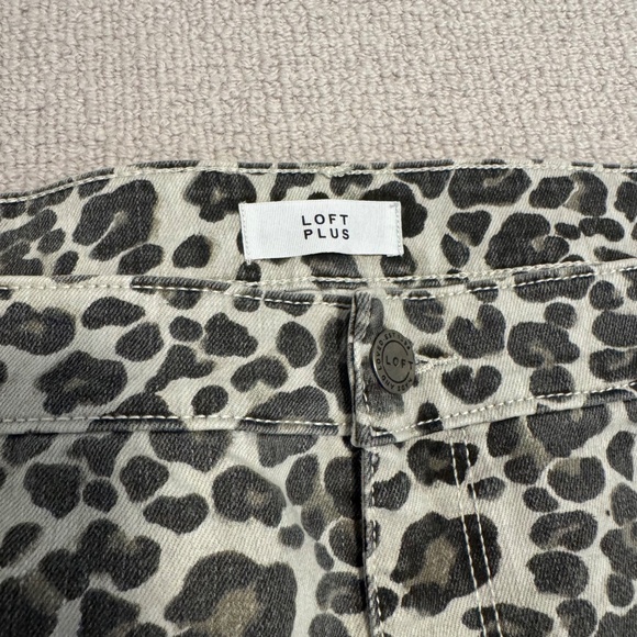 Leopard Ann Taylor LOFT Modern Skinny Jeans! - Picture 2 of 3